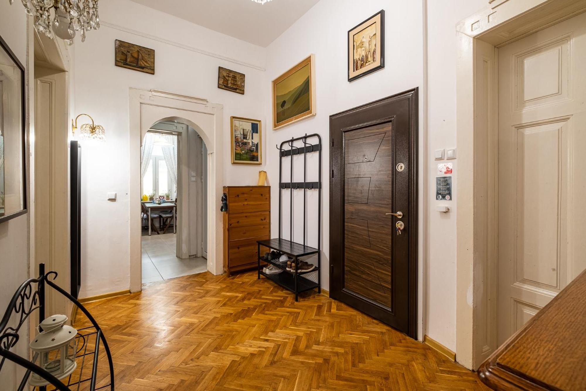 Aristocratic 2Bdrm Central Apartment Warna Exterior foto